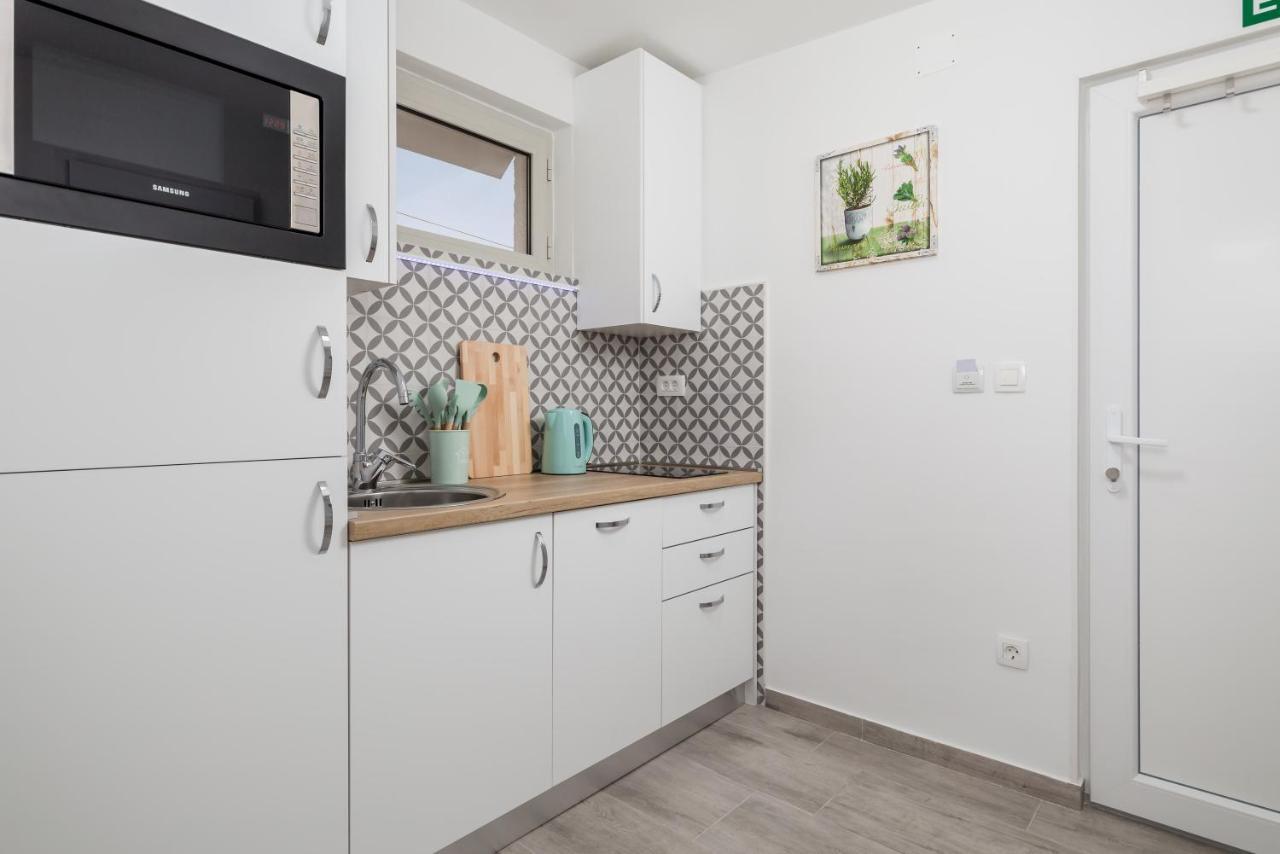 Studio Apartman Rozi Opatija Exterior photo